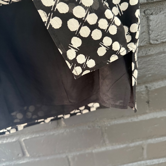 Beautiful Black And White Vintage Silk Top From Trina Turk‎ (size S) - Picture 5 of 9